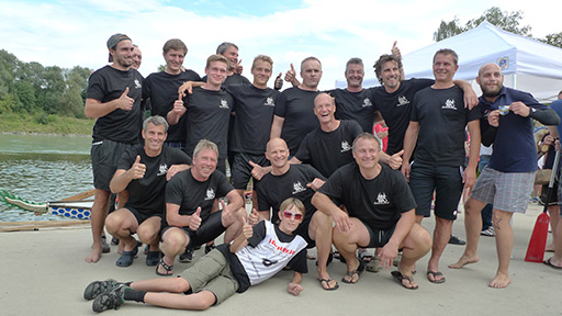 Foto der Siegermannschaft des Rosenheimer Drachenbootrennen
